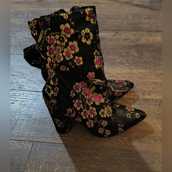 Cape Robbin Black Ankle Boots with Pink and Gold Floral Design Size 7 - Picture 1 of 13